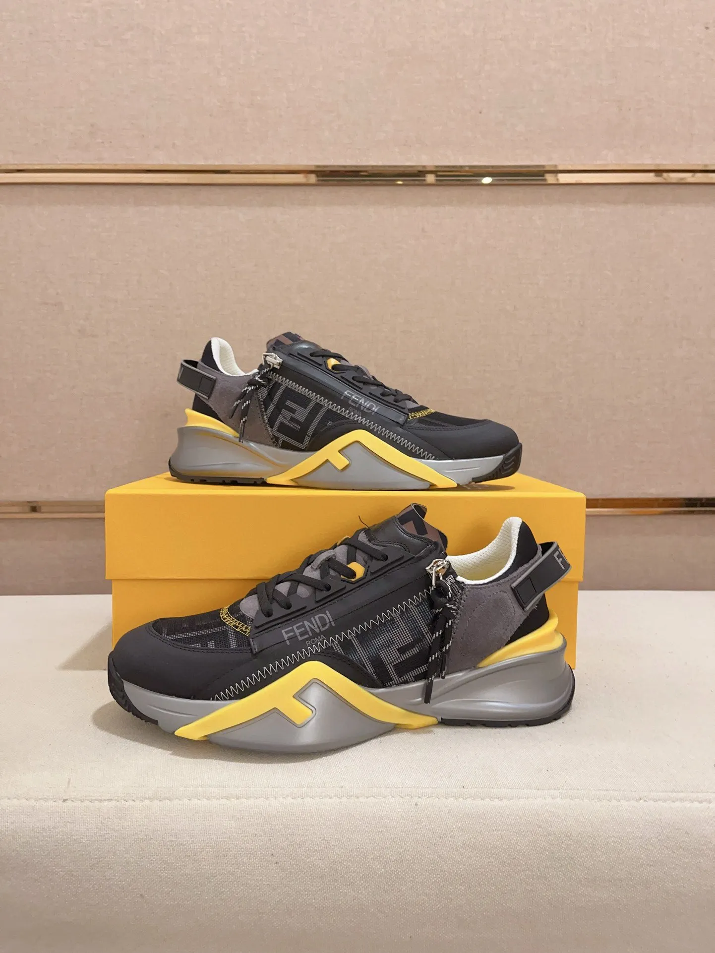 Men's shoes💰: 540💰(Higher version) [Fendi] Fendi's latest casual shoes for men! Available at counters simultaneously! A one-to-one replica of the original. Made entirely of imported top-grain calfskin, the interior is made of top-grain water-dyed cowhide, and the original factory-supplied rubber outsole. Leading new fashion concepts. Matching code: 38-44. 45 can be customized and non-returnable!